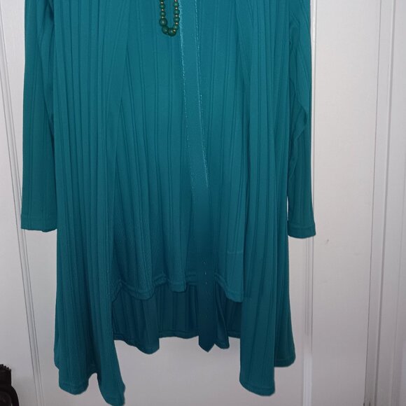 A Full Meal Deal in Teal! - Picture 5 of 7